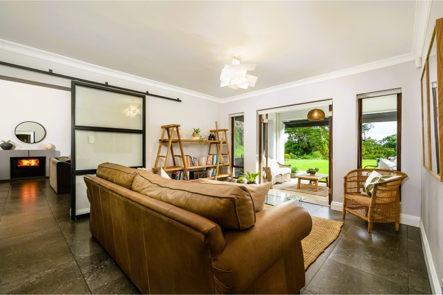 5 Bedroom Property for Sale in Theescombe Eastern Cape